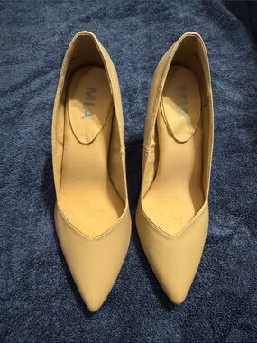 MIA Women's Pointed Toe Pumps - Light Yellow